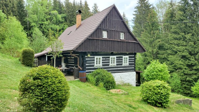 Roubená chalupa 4+kk v Jizerských horách,  Jiřetín pod Bukovou, pozemek 9.454 m2 REZERVACE