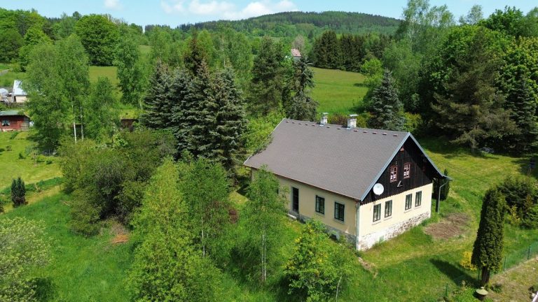 Prostorná rekreační chalupa 4+1, Smolná u Rotavy, Krušné Hory, pozemek 1.951 m2