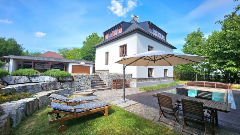 Prvorepubliková vila 5+1, 2+kk, Pyšely – Zaječice, unikátní pozemek 6.579 m2