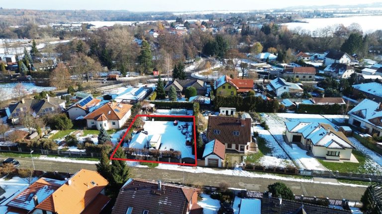 Stavební pozemek na výstavbu RD, Květnice- ulice Mařinková, 703 m2