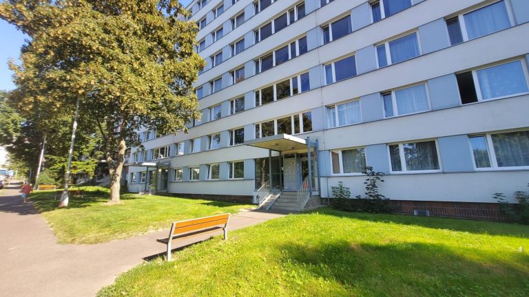 Prodej bytu 2+KK/L, P8 – Kobylisy, ul. Třebenická, OV, panel, 46 m2